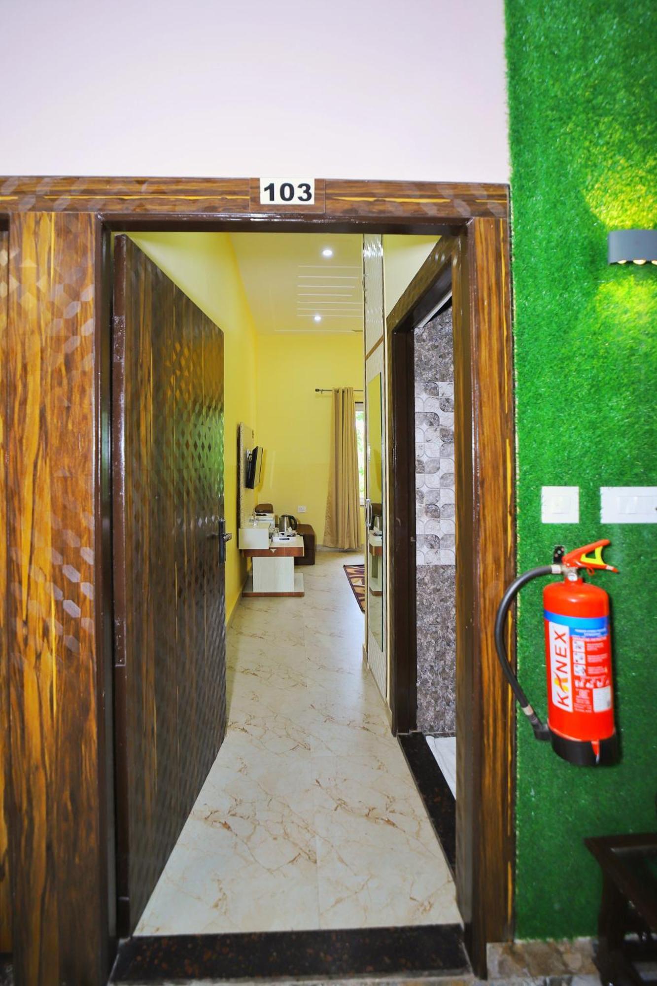The Orchid Retreat Appartement Agra  Buitenkant foto